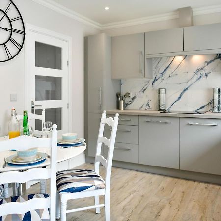Pass The Keys Newly Refurbished Modern Bungalow - Pets Welcome Villa Swansea Exterior foto
