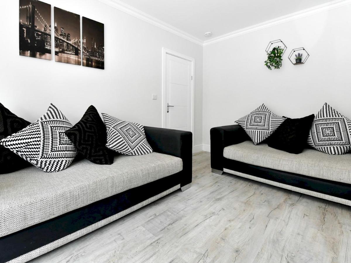 Pass The Keys Newly Refurbished Modern Bungalow - Pets Welcome Villa Swansea Exterior foto