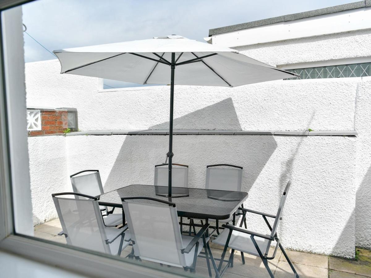 Pass The Keys Newly Refurbished Modern Bungalow - Pets Welcome Villa Swansea Exterior foto